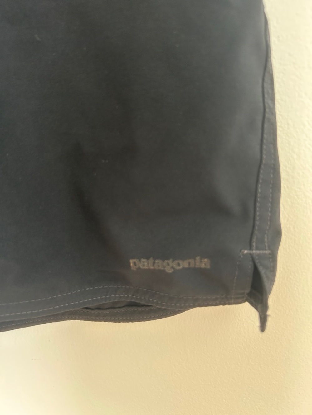 Patagonia Boys Black Board Shorts Size Large 12 - Picture 2 of 4